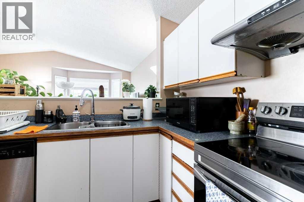 Photo 9 of 126 Martin Crossing Manor Ne, Calgary AB