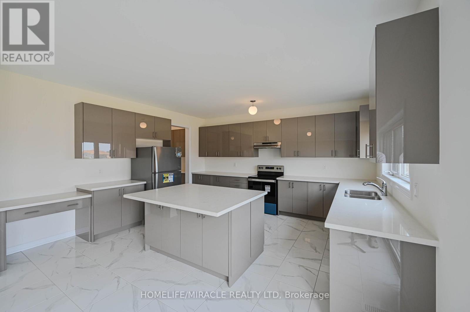 Photo 13 of 1653 Corsal Court, Innisfil ON
