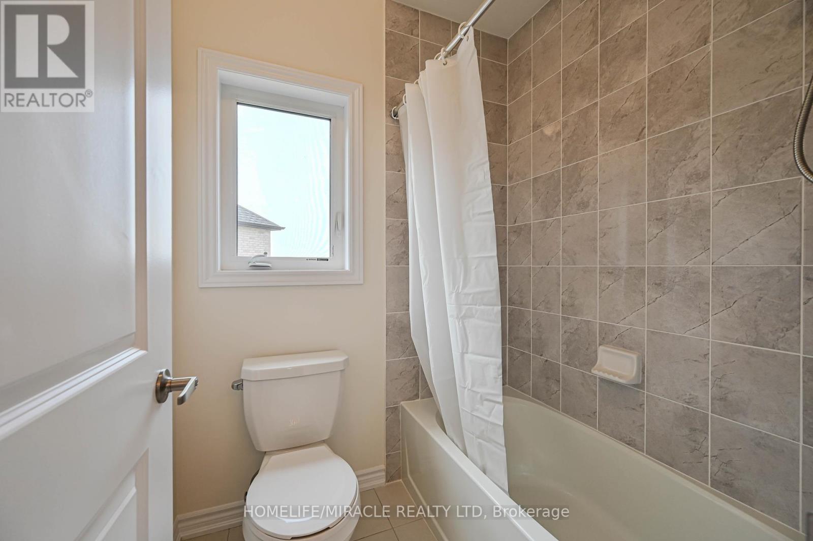 Photo 10 of 1653 Corsal Court, Innisfil ON