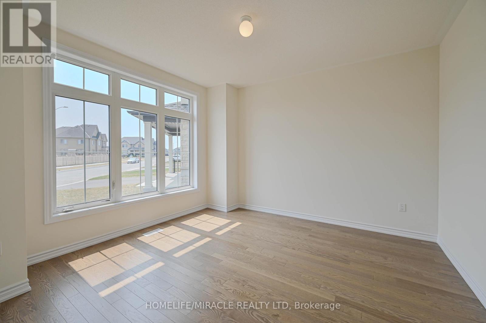 Photo 17 of 1653 Corsal Court, Innisfil ON