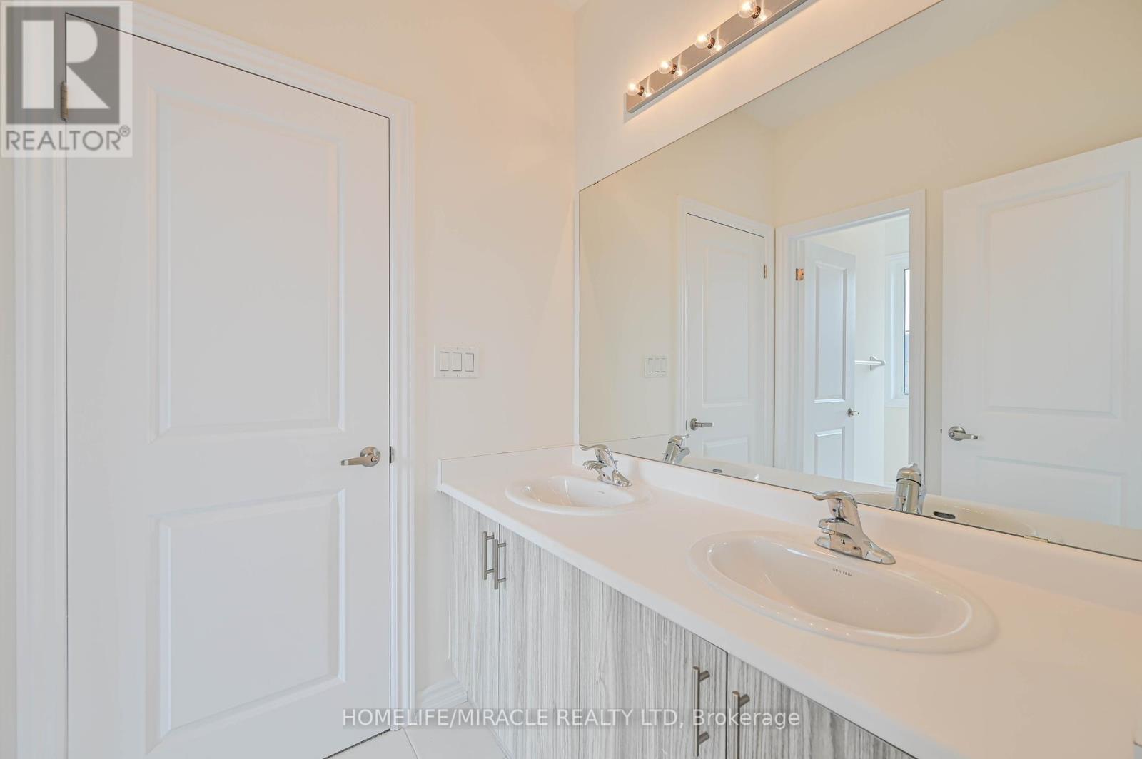 Photo 35 of 1653 Corsal Court, Innisfil ON