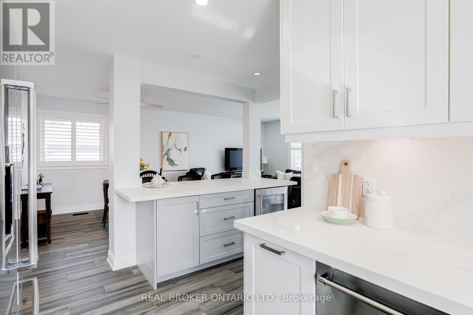 Photo 4 of 50 Epsom Downs Drive, Brampton ON
