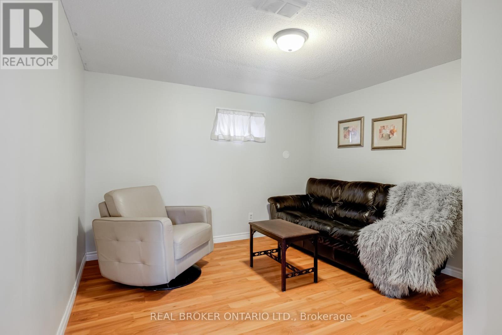 Photo 2 of 50 Epsom Downs Drive, Brampton ON