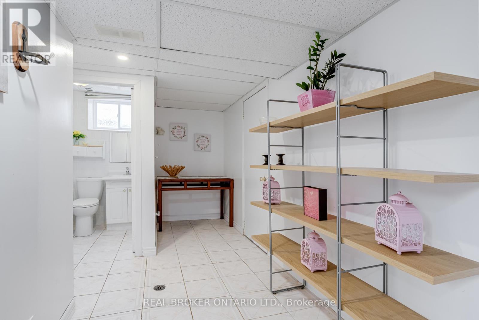 Photo 24 of 50 Epsom Downs Drive, Brampton ON