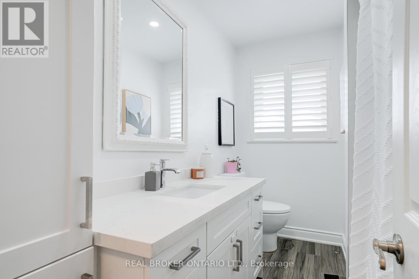 Photo 30 of 50 Epsom Downs Drive, Brampton ON
