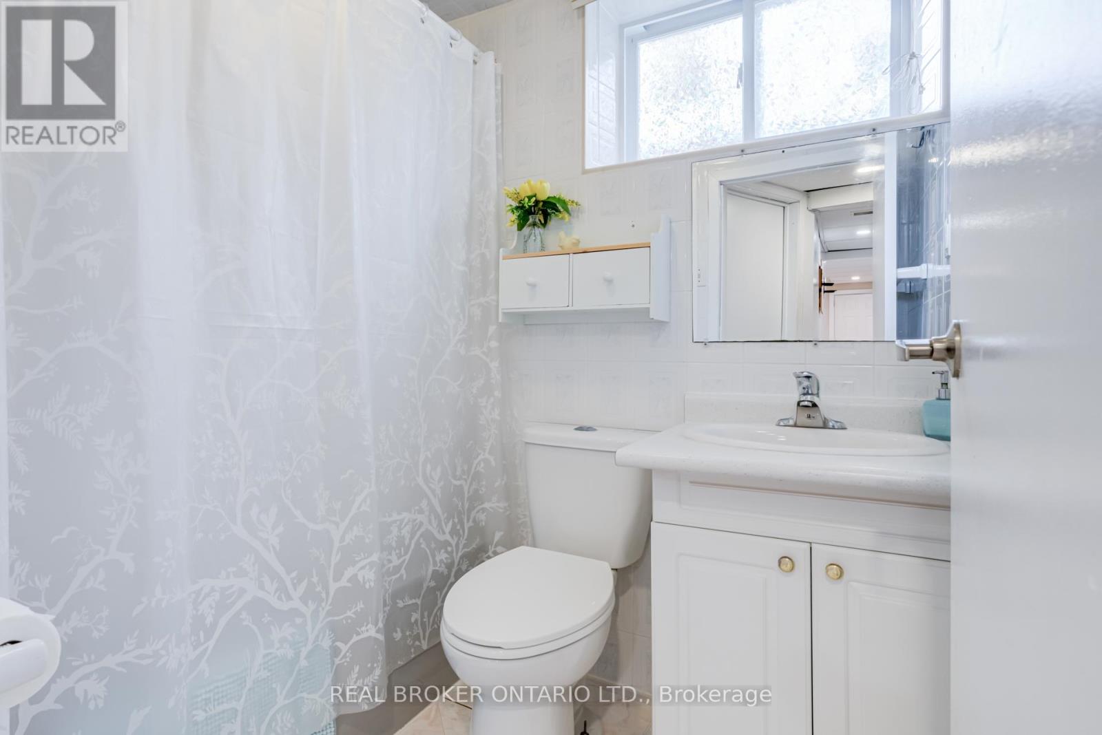 Photo 12 of 50 Epsom Downs Drive, Brampton ON