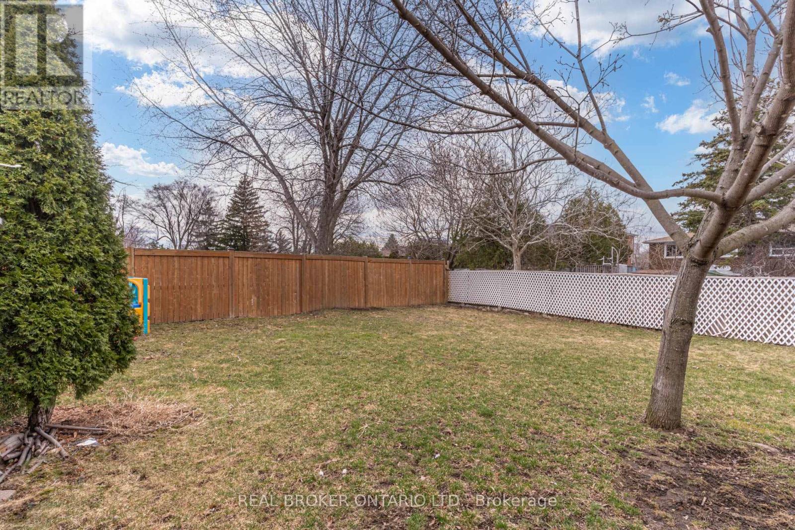 Photo 36 of 50 Epsom Downs Drive, Brampton ON