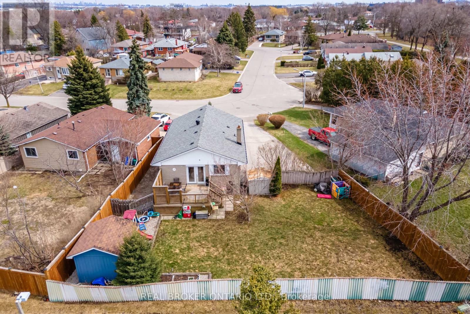 Photo 7 of 50 Epsom Downs Drive, Brampton ON