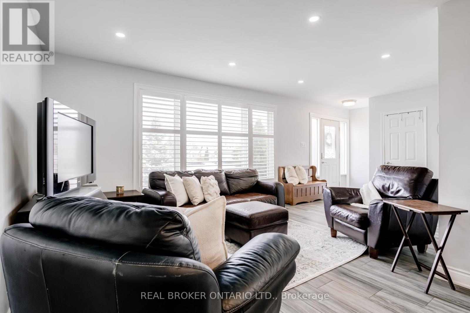 Photo 18 of 50 Epsom Downs Drive, Brampton ON