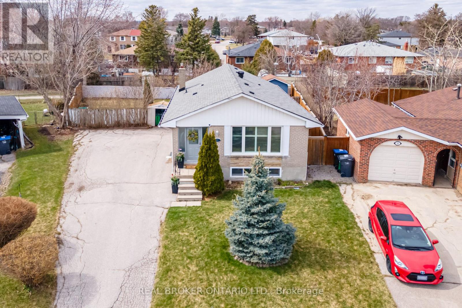 Photo 5 of 50 Epsom Downs Drive, Brampton ON