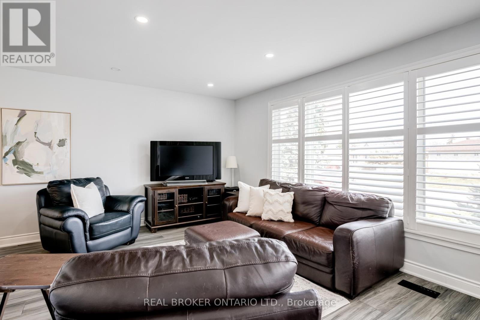 Photo 34 of 50 Epsom Downs Drive, Brampton ON