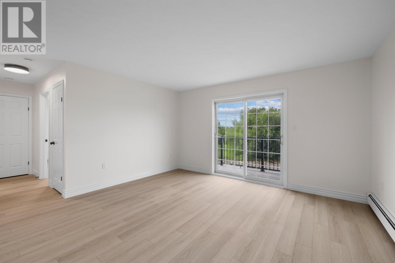 #11 22 WATERVIEW HEIGHTS - 11