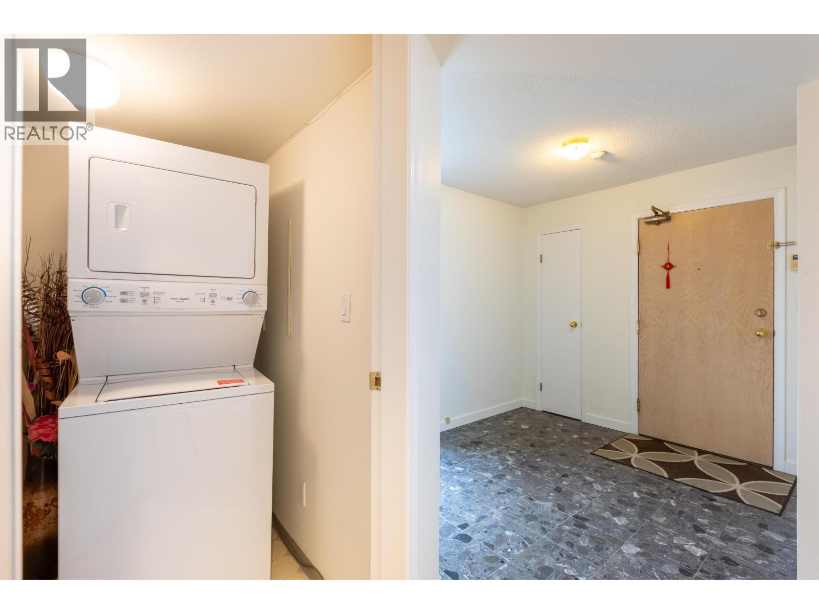 Photo 8 of 1407 8 Laguna Court, New Westminster BC