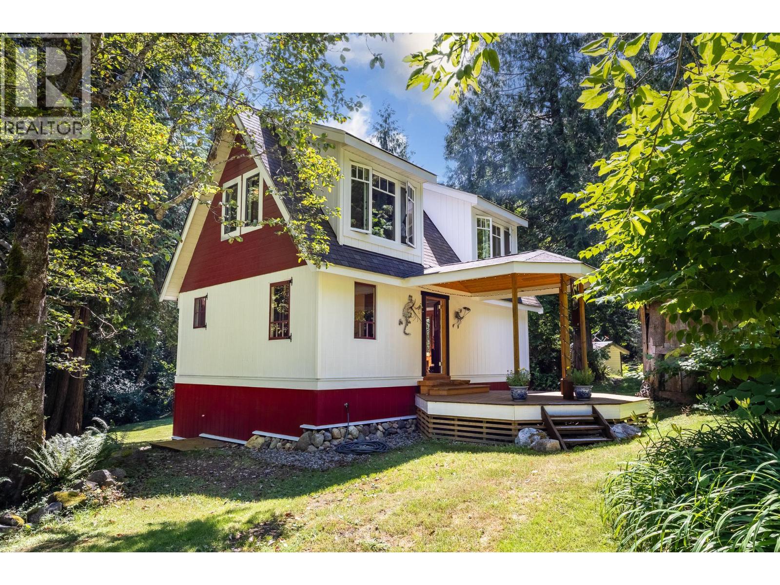 6121 GOLF COURSE ROAD, Sechelt