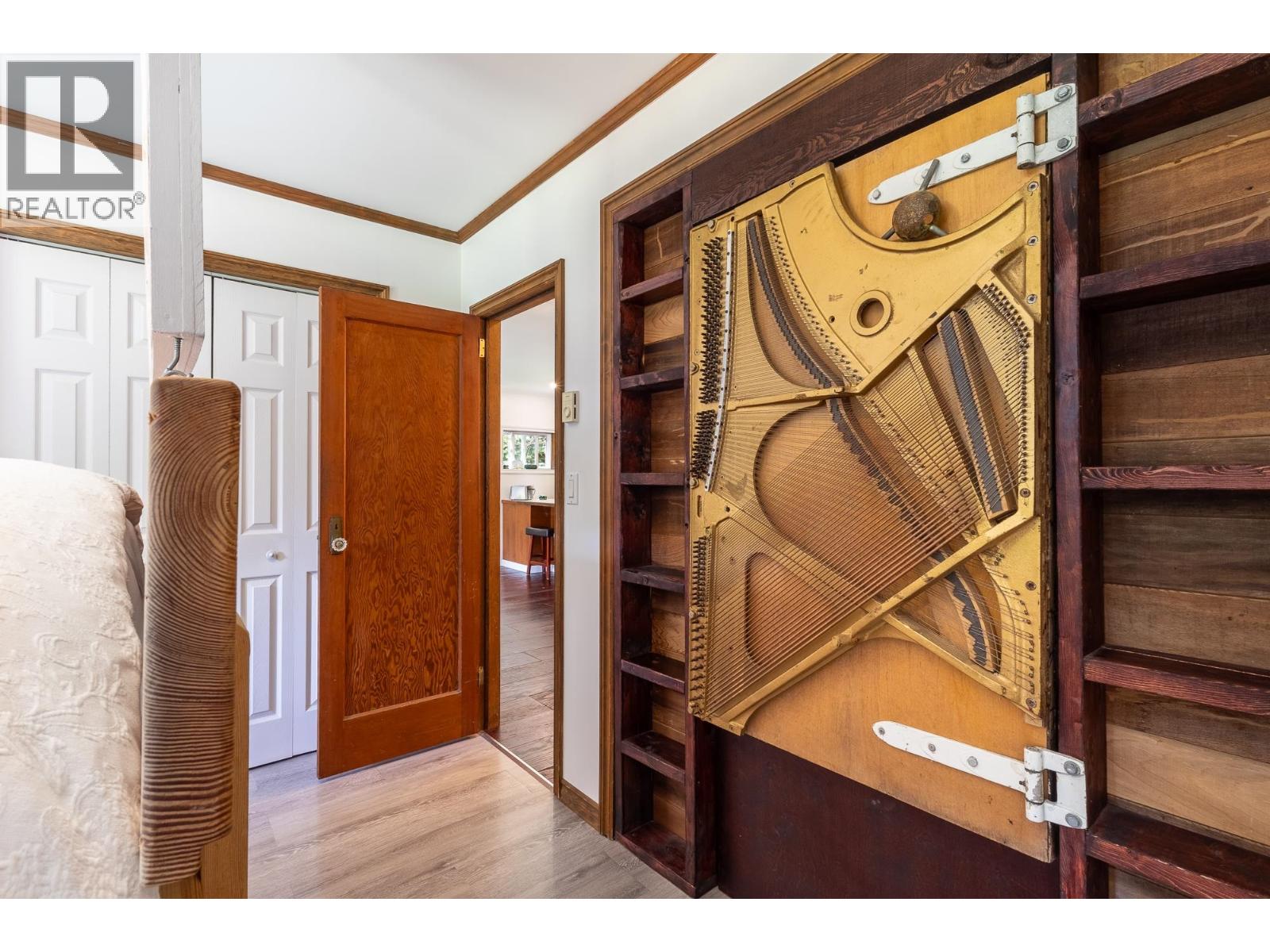 6121 GOLF COURSE ROAD, Sechelt