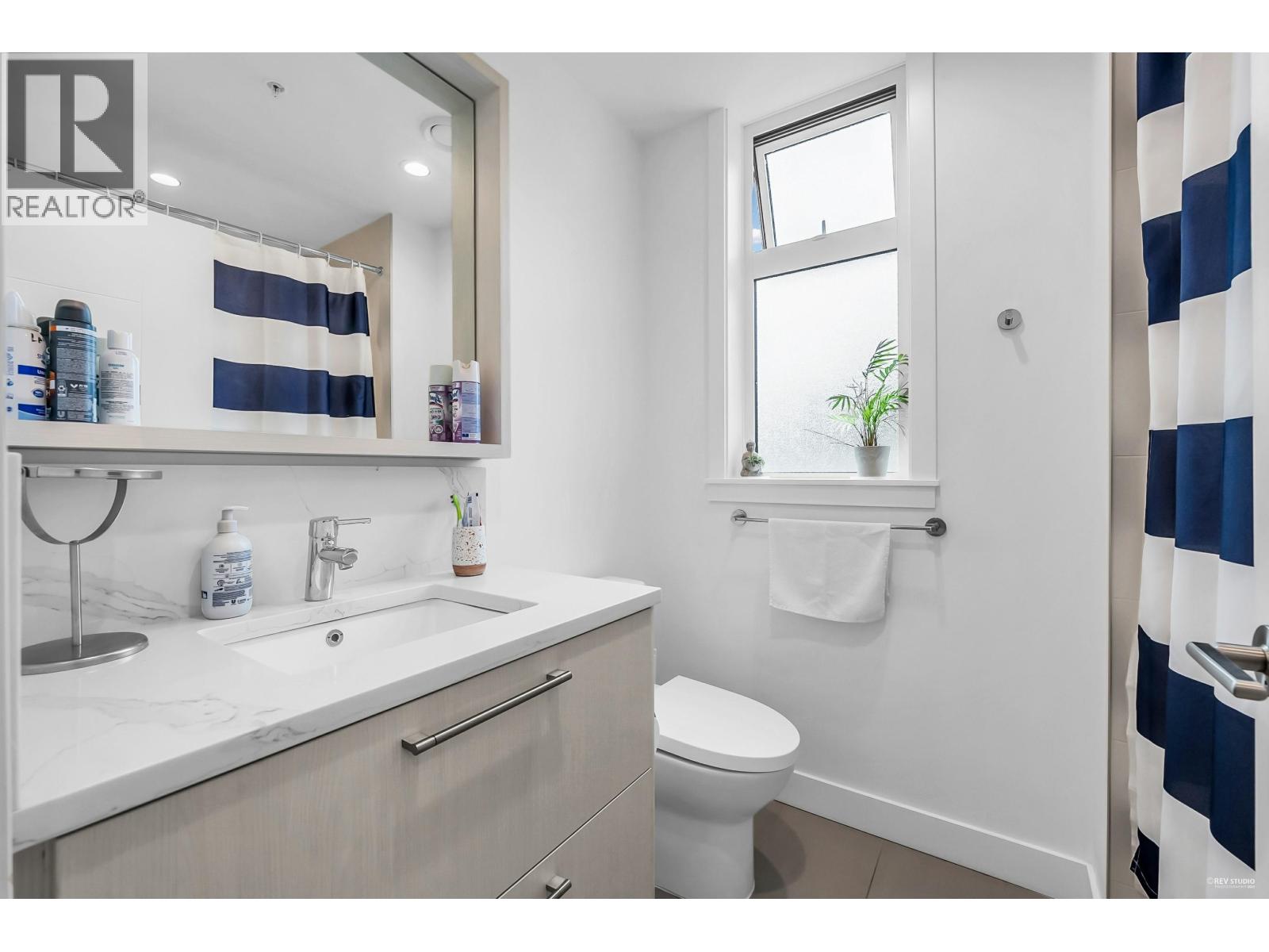 Photo 3 of 261 2035 Glenaire Drive, North Vancouver BC