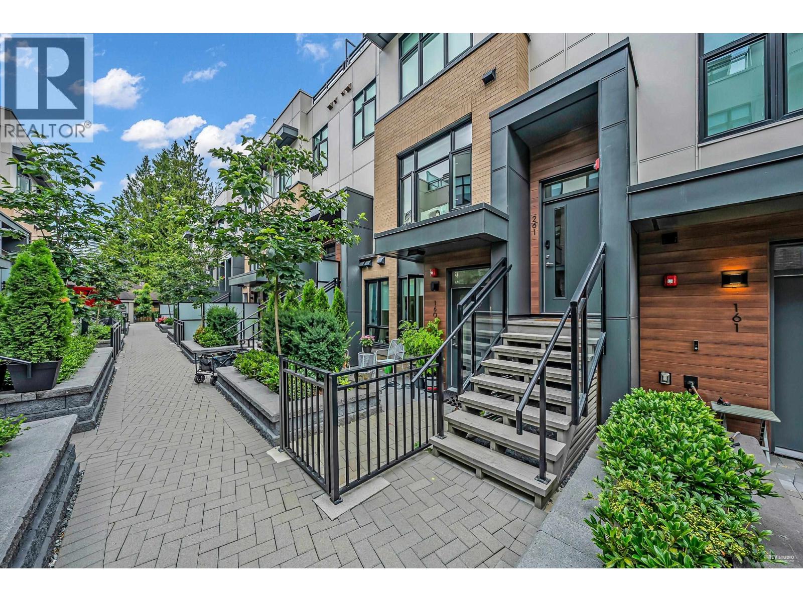 Photo 5 of 261 2035 Glenaire Drive, North Vancouver BC