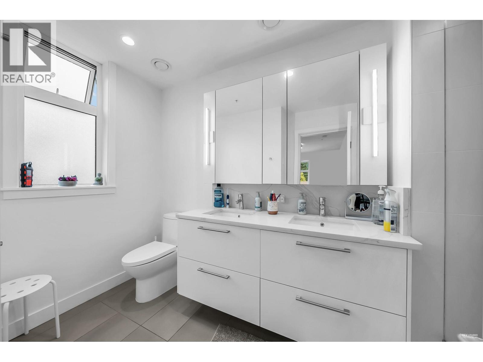 Photo 17 of 261 2035 Glenaire Drive, North Vancouver BC