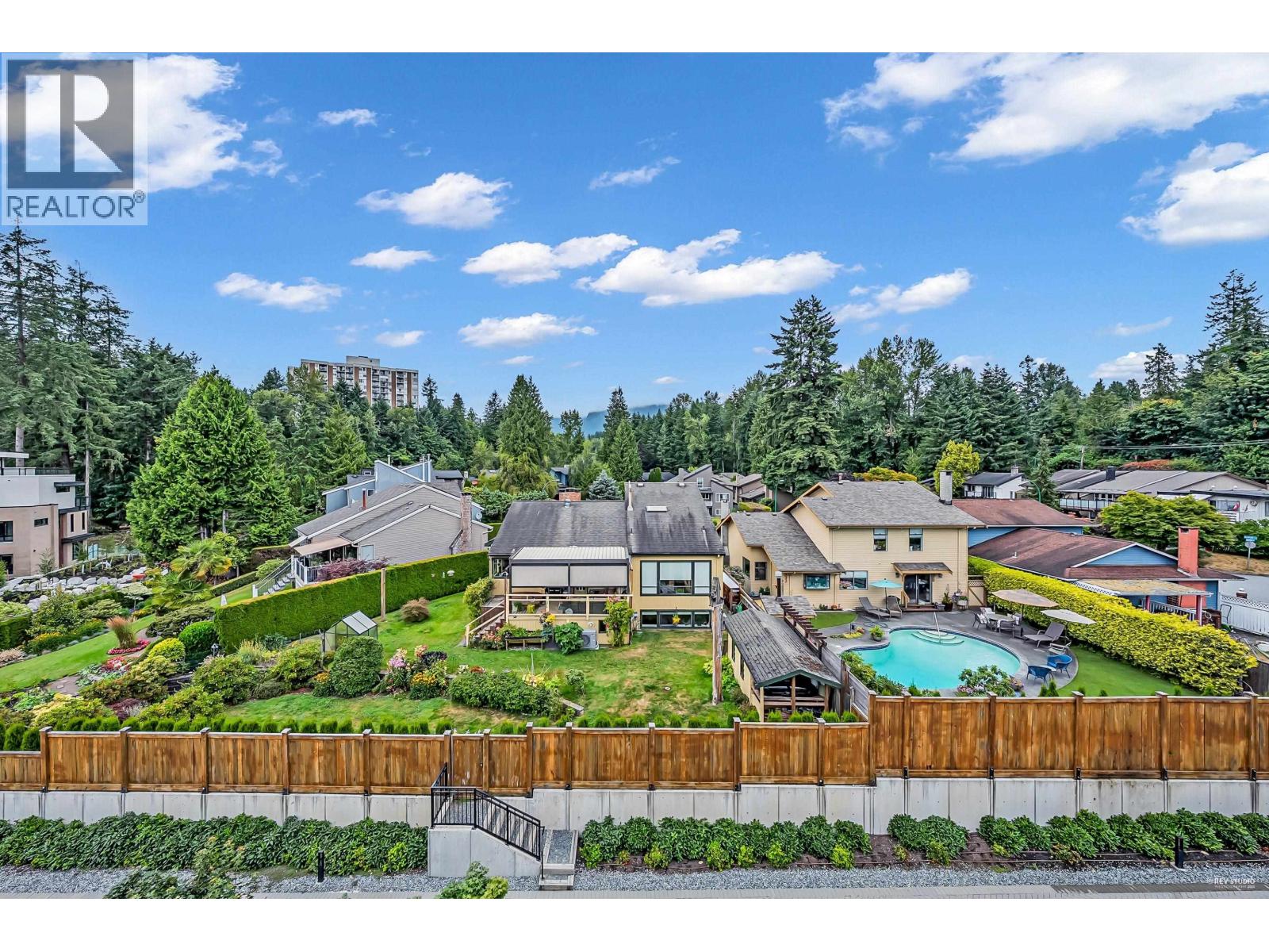 Photo 12 of 261 2035 Glenaire Drive, North Vancouver BC