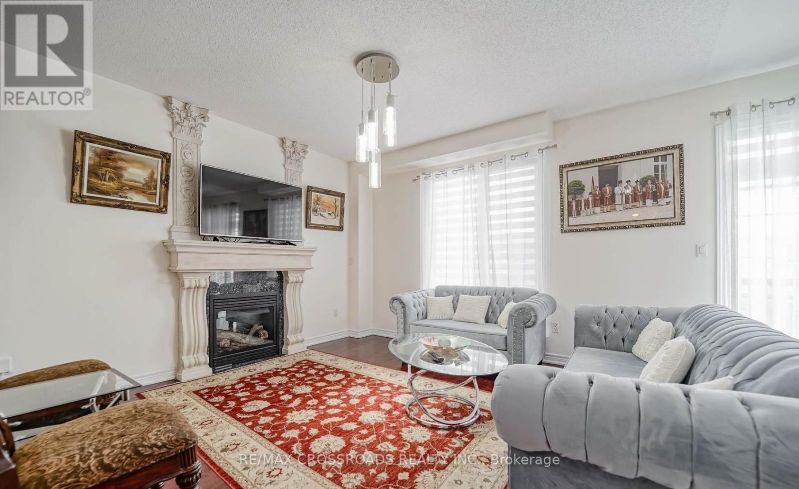 Photo 11 of 1383 Langley Circle, Oshawa ON