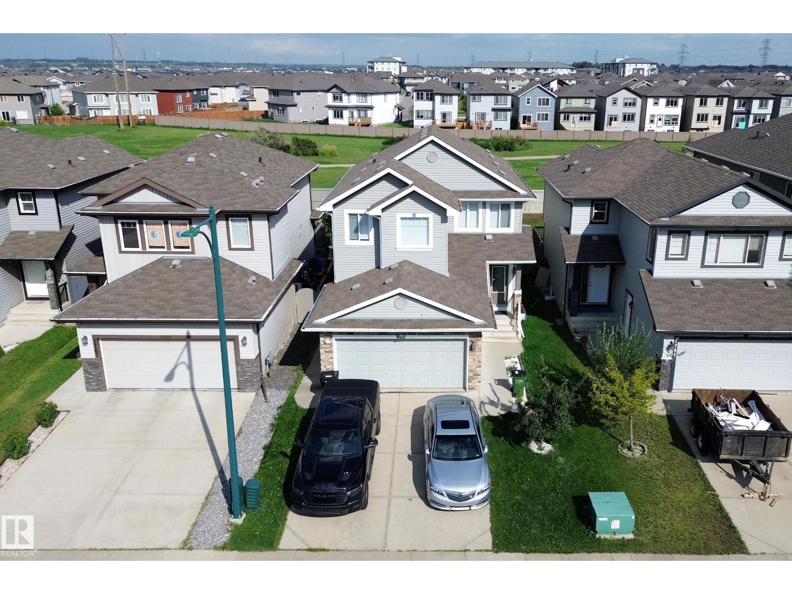 Photo 2 of 1765 28 St Nw, Edmonton AB