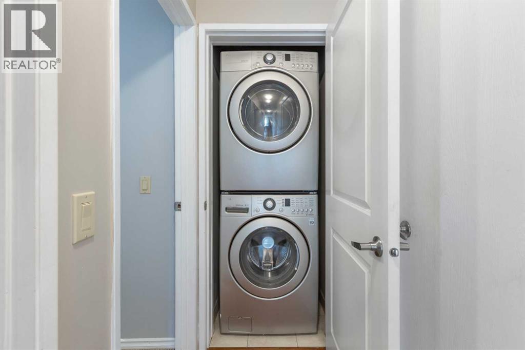 Single Family House Bi-level for Sale in  Sandstone Place NW Sandstone Valley Calgary 