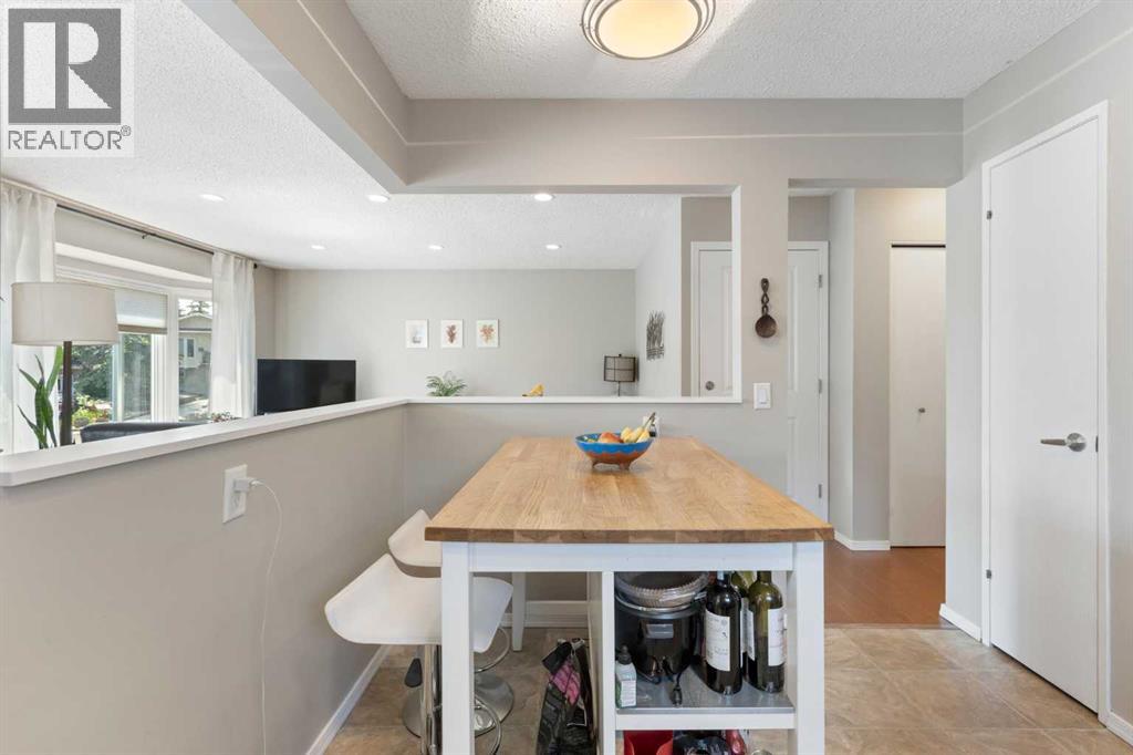 Single Family House Bi-level for Sale in  Sandstone Place NW Sandstone Valley Calgary 