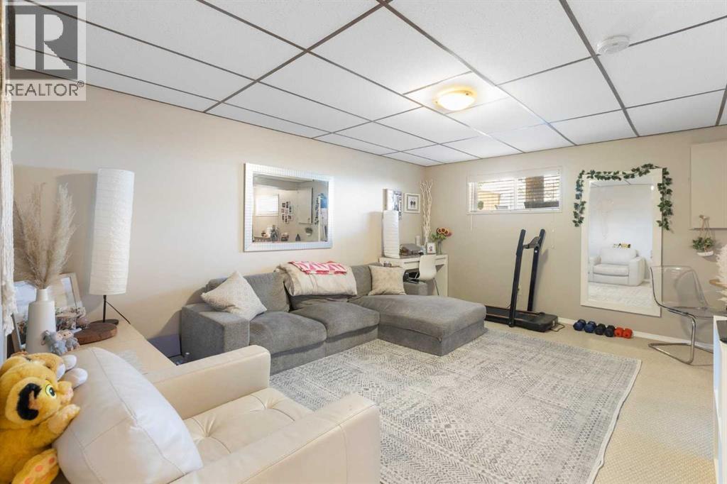 Single Family House Bi-level for Sale in  Sandstone Place NW Sandstone Valley Calgary 