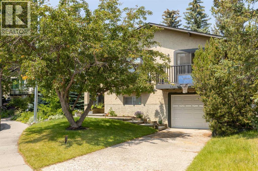 Single Family House Bi-level for Sale in  Sandstone Place NW Sandstone Valley Calgary 