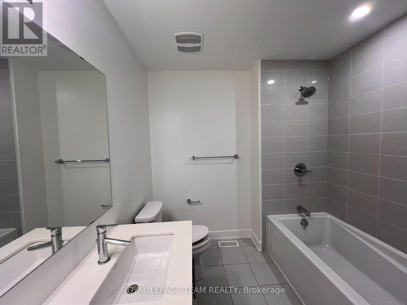 Photo 10 of 601 Rathburn Lane, Ottawa ON