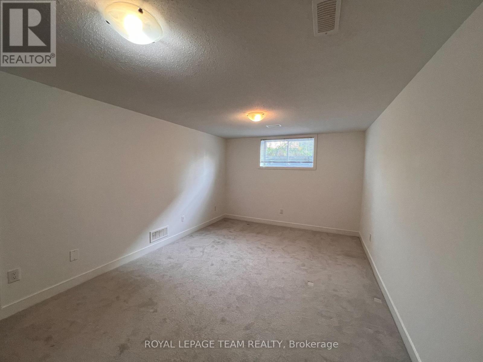 Photo 14 of 601 Rathburn Lane, Ottawa ON