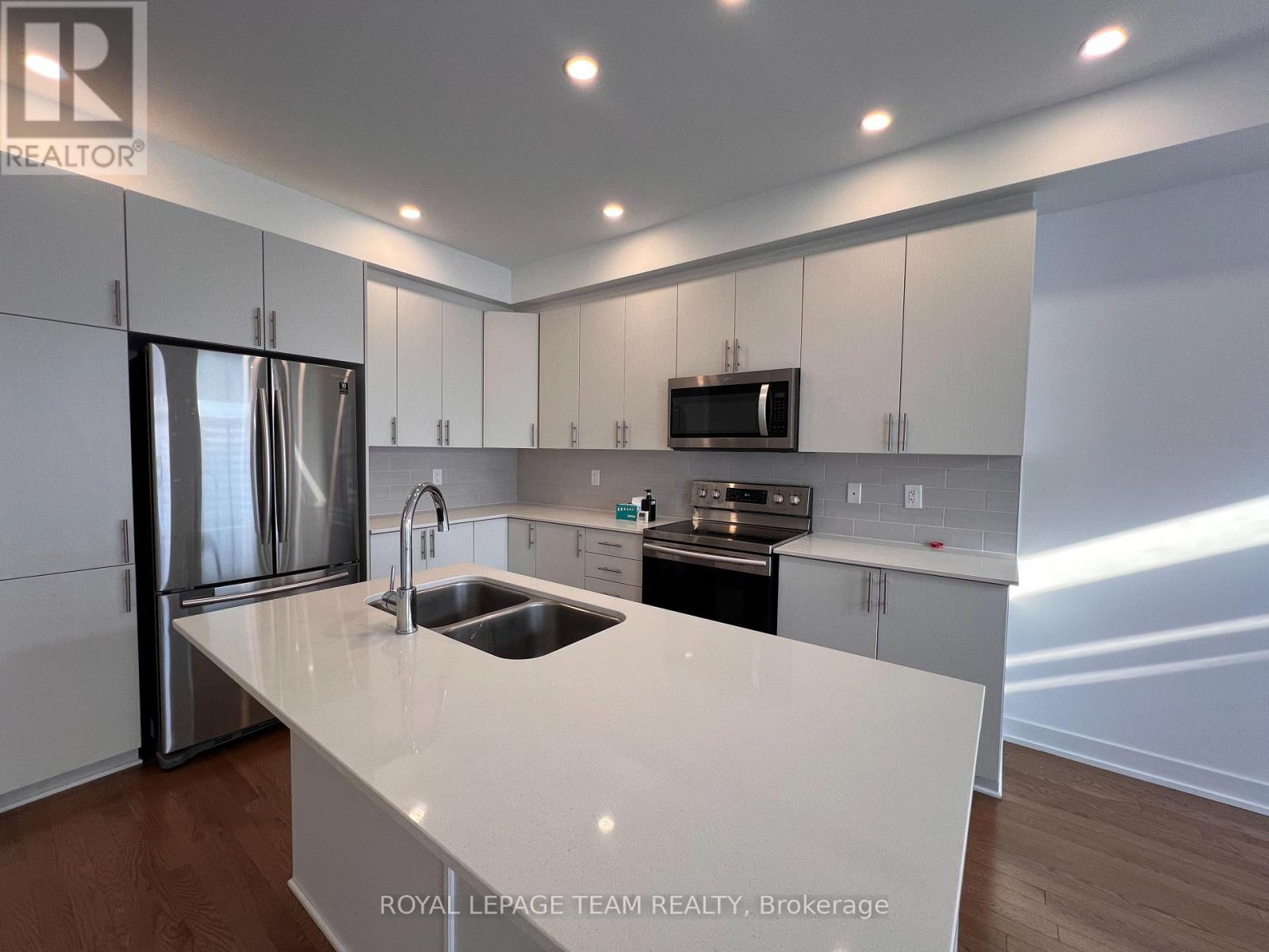 Photo 6 of 601 Rathburn Lane, Ottawa ON