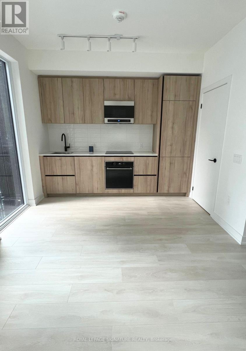 Photo 3 of 2703 117 Broadway Avenue, Toronto ON