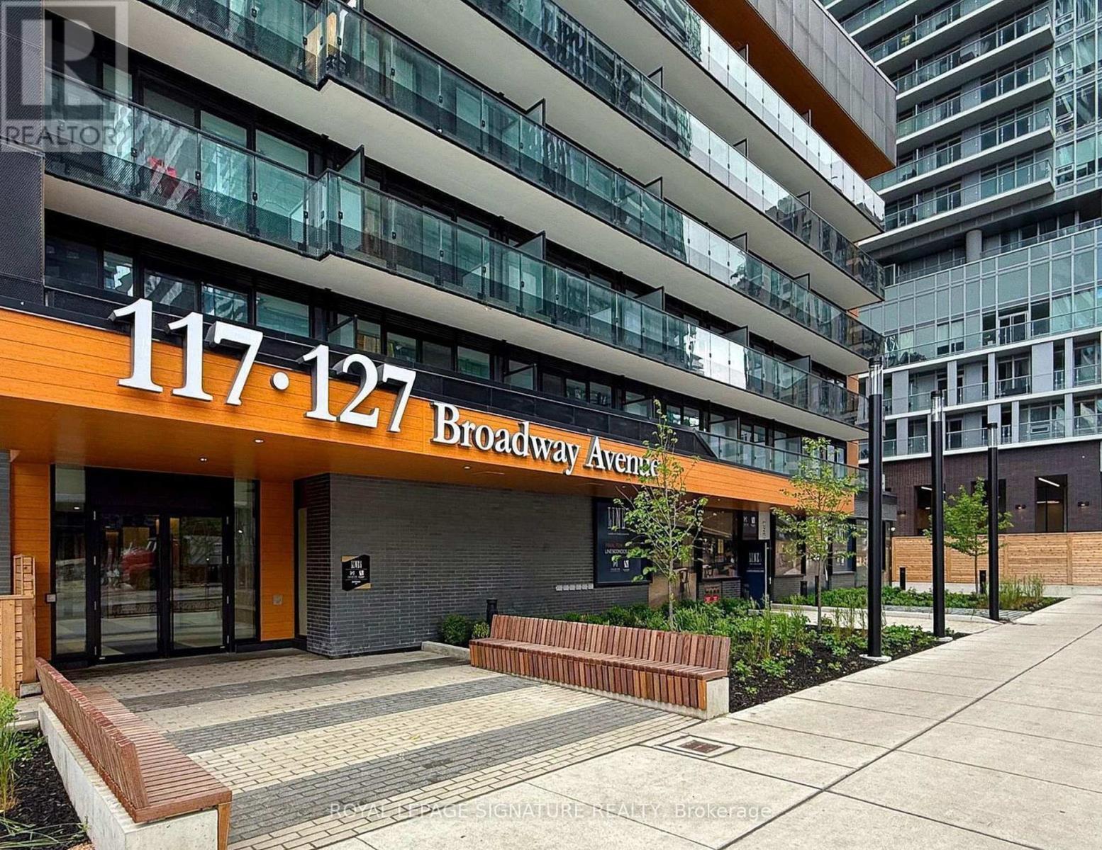Photo 4 of 2903 117 Broadway Avenue, Toronto ON