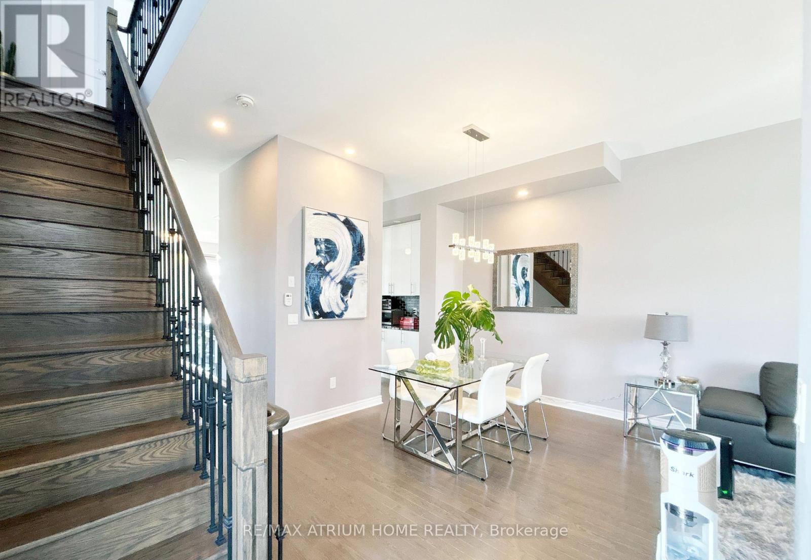 Photo 14 of 1 Laskin Drive, Vaughan ON