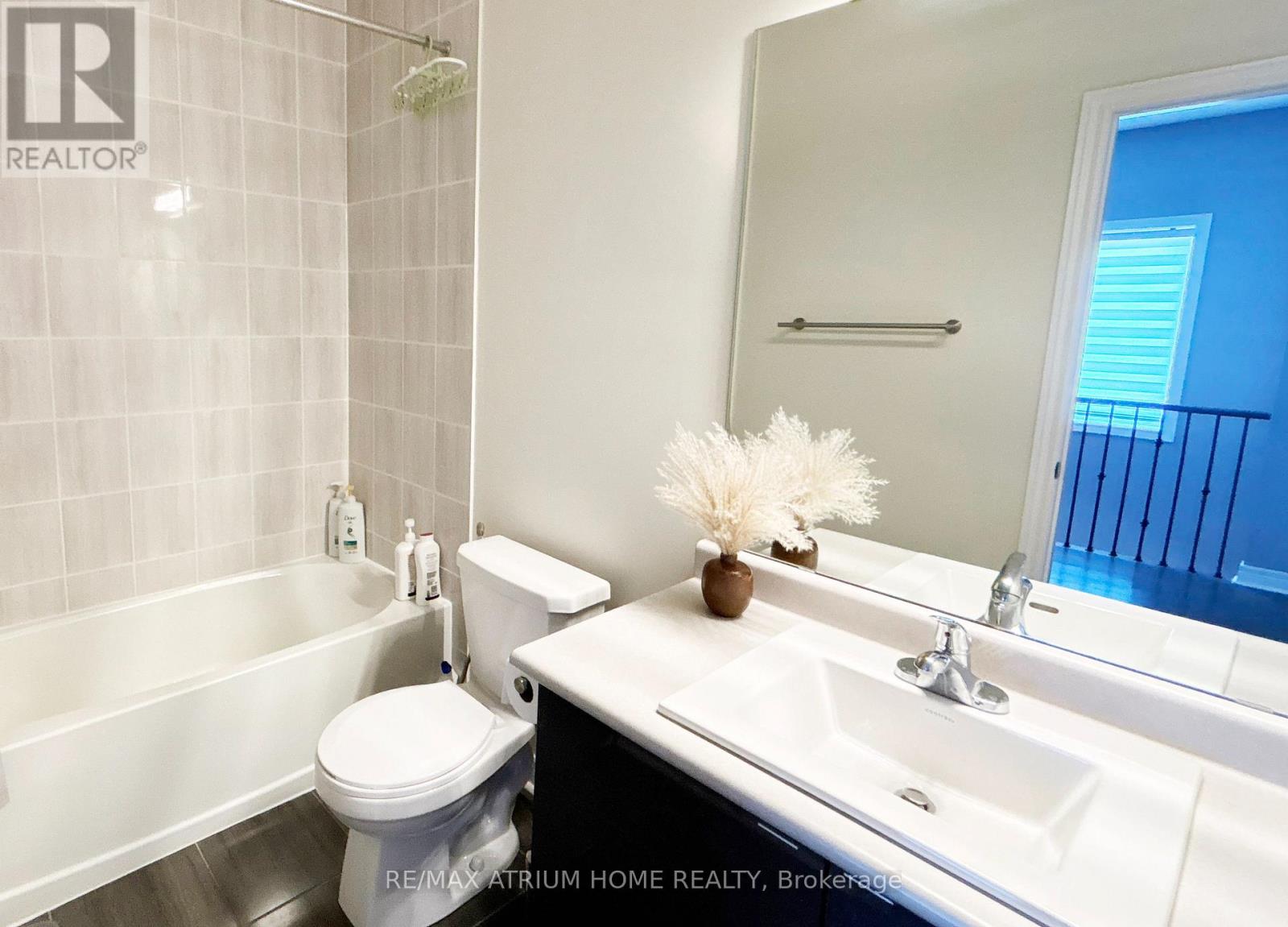 Photo 10 of 1 Laskin Drive, Vaughan ON