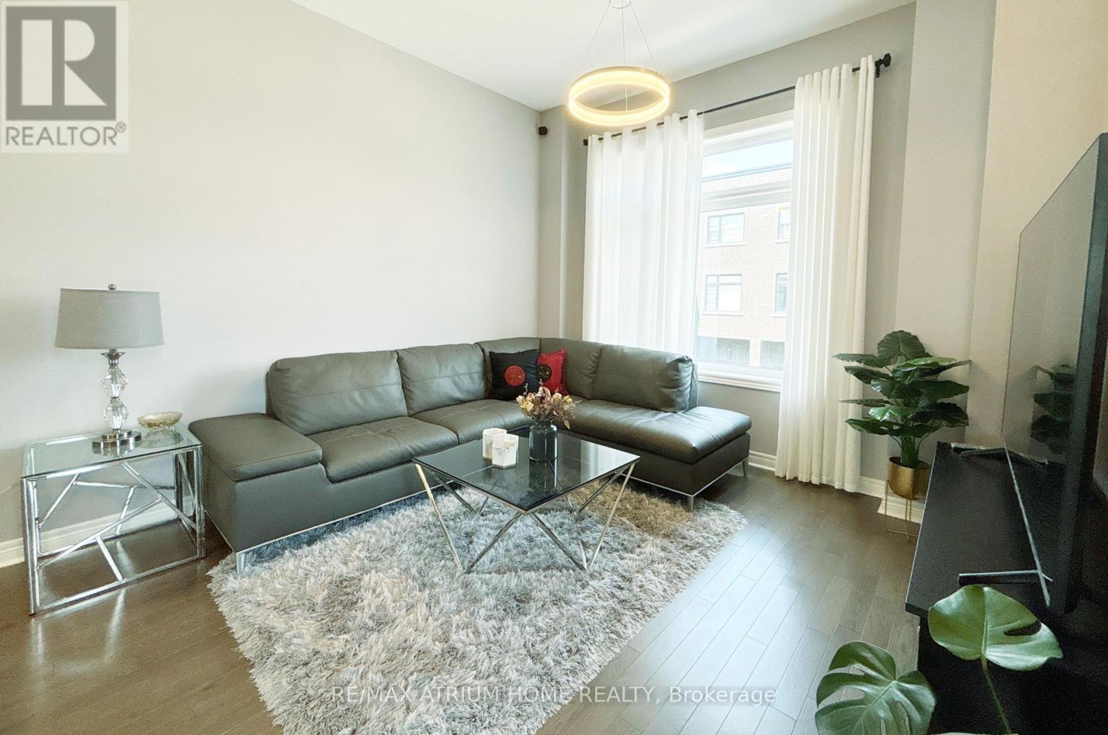 Photo 15 of 1 Laskin Drive, Vaughan ON