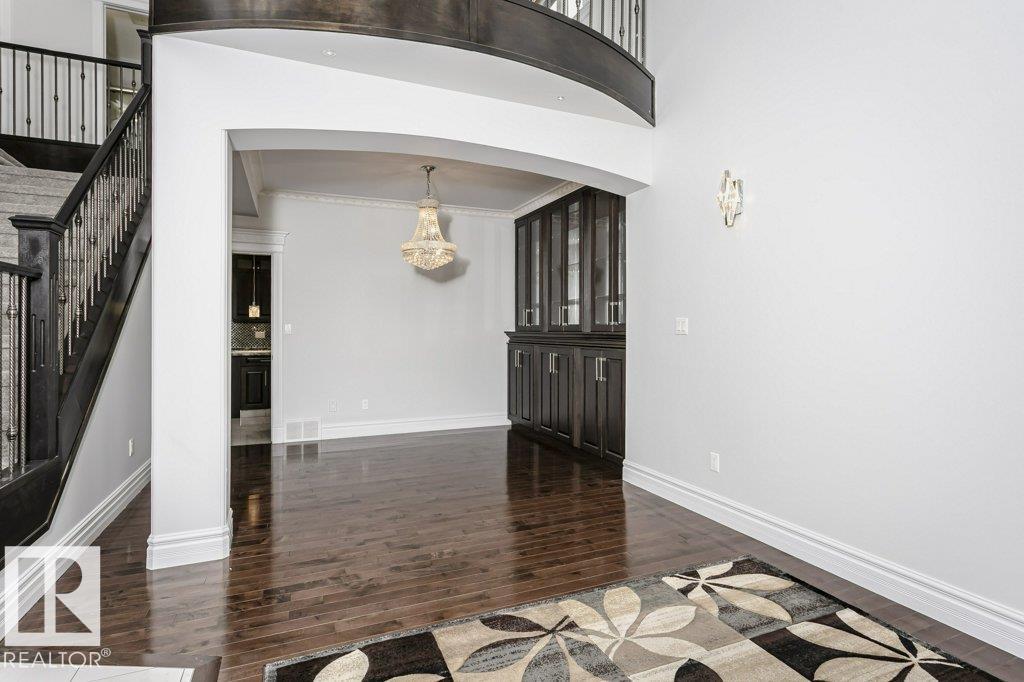 Photo 10 of 1005 Wildwood Co Nw, Edmonton AB