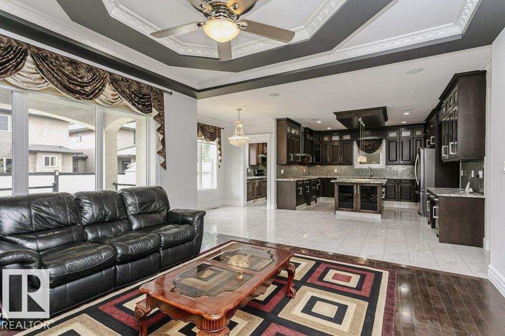 Photo 17 of 1005 Wildwood Co Nw, Edmonton AB