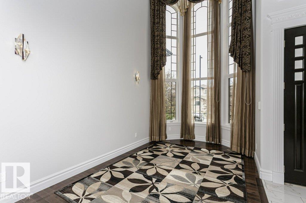 Photo 6 of 1005 Wildwood Co Nw, Edmonton AB