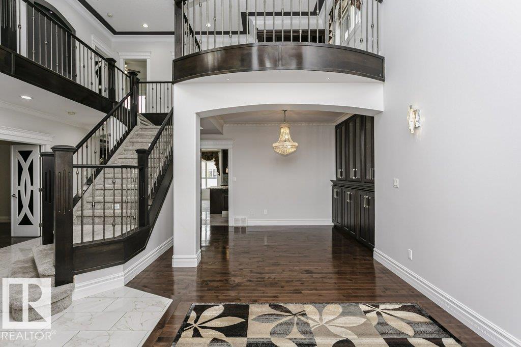 Photo 8 of 1005 Wildwood Co Nw, Edmonton AB