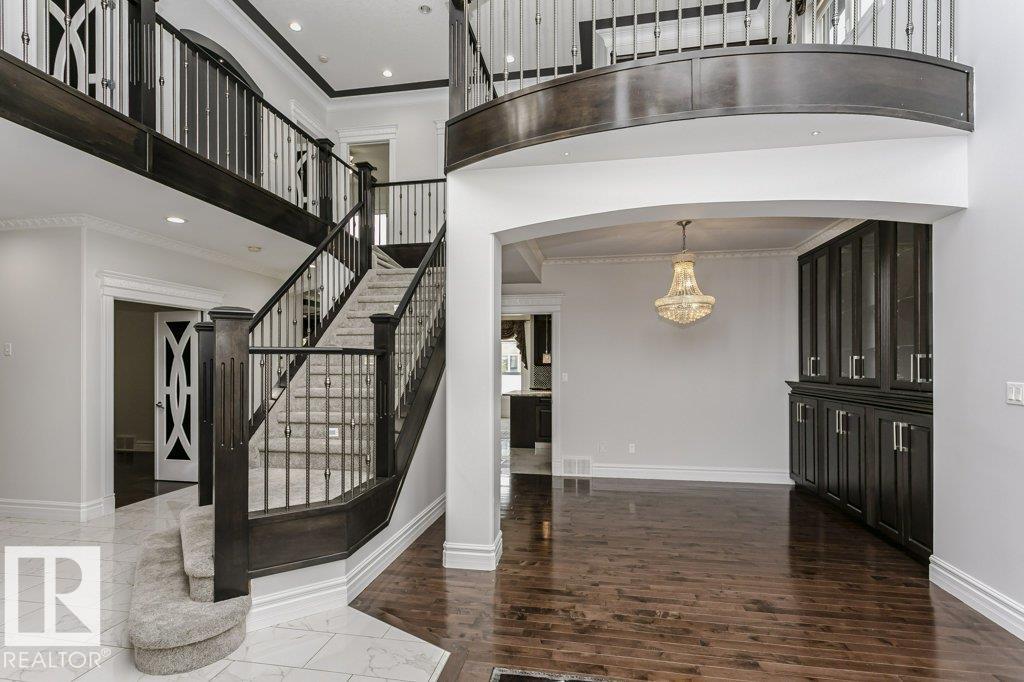 Photo 9 of 1005 Wildwood Co Nw, Edmonton AB
