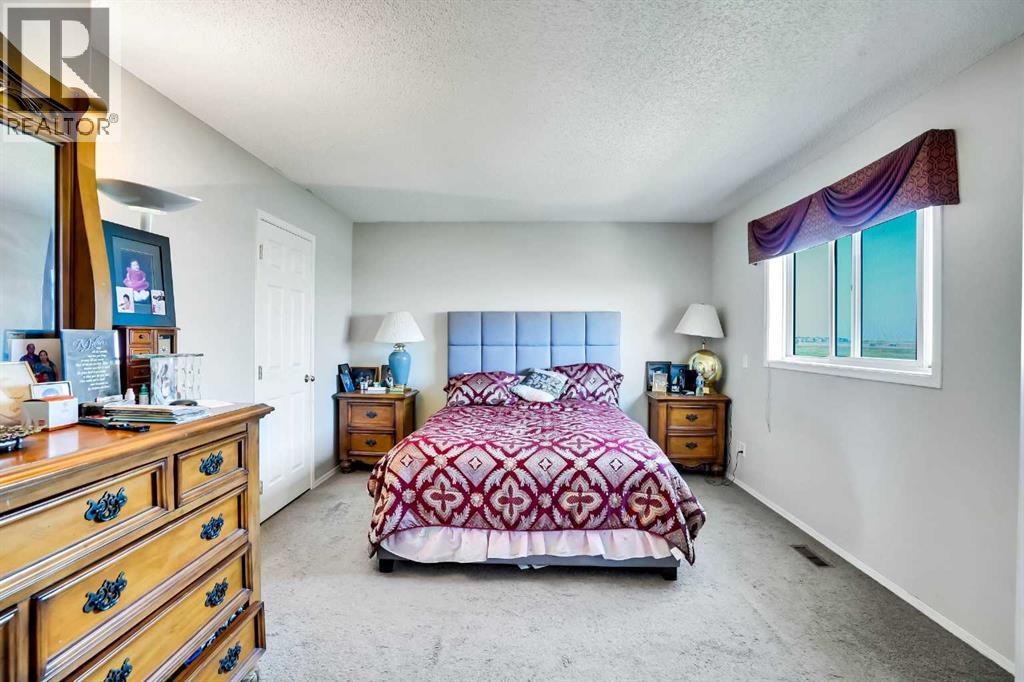 Single Family House for Sale in  Coral Springs Park NE Coral Springs Calgary 