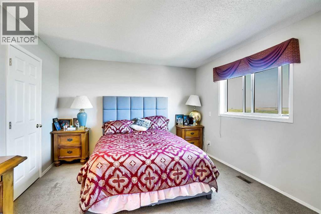 Single Family House for Sale in  Coral Springs Park NE Coral Springs Calgary 