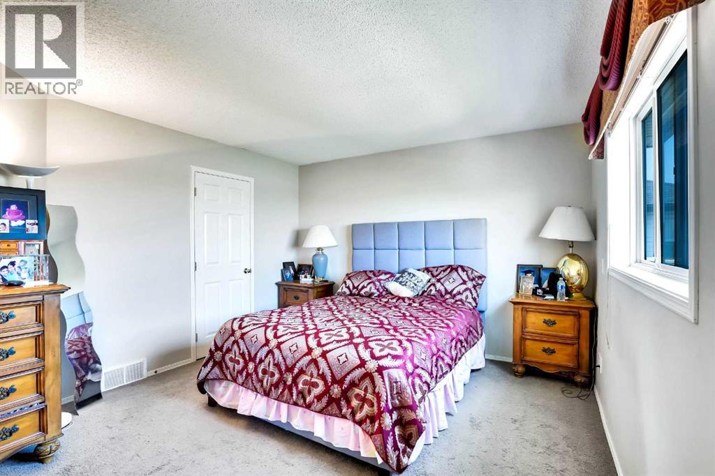 Single Family House for Sale in  Coral Springs Park NE Coral Springs Calgary 