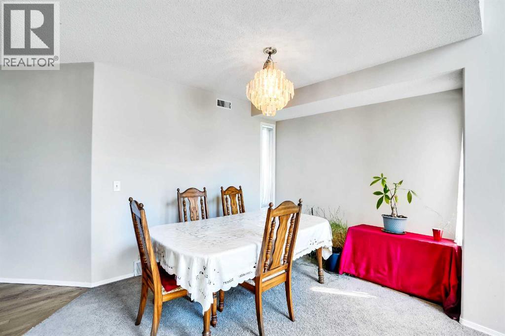 Single Family House for Sale in  Coral Springs Park NE Coral Springs Calgary 