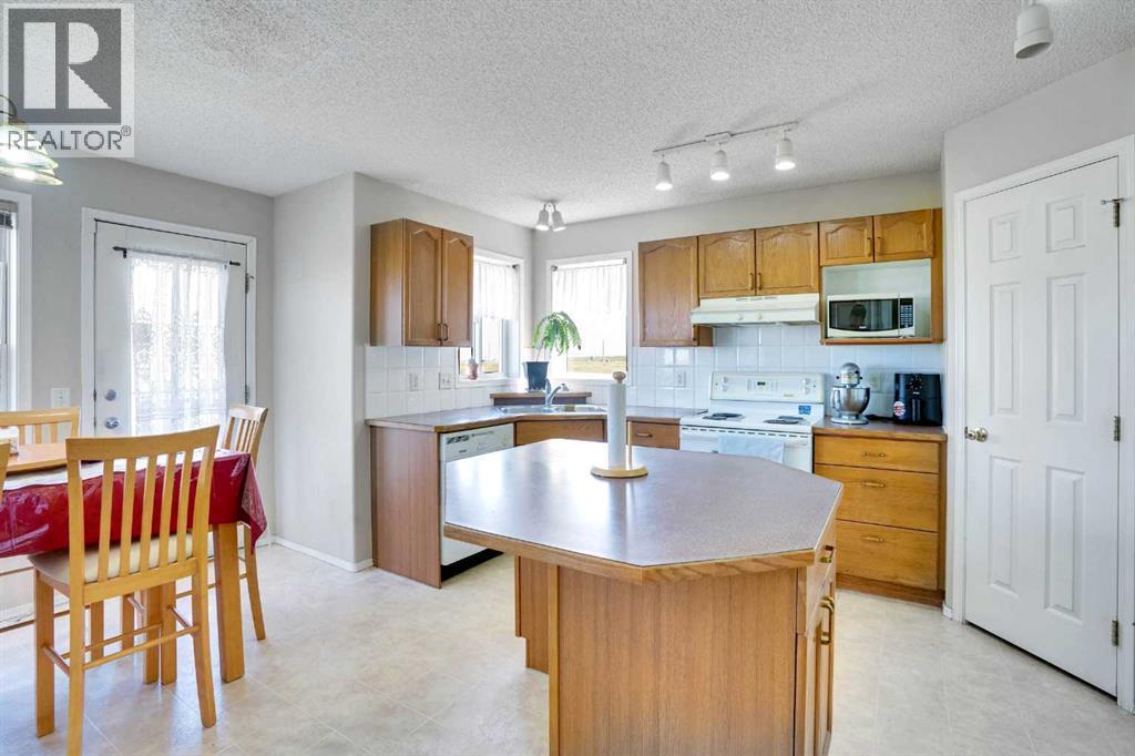Single Family House for Sale in  Coral Springs Park NE Coral Springs Calgary 