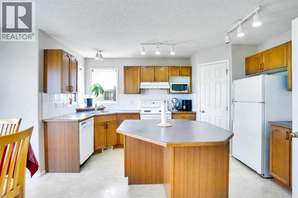 Single Family House for Sale in  Coral Springs Park NE Coral Springs Calgary 
