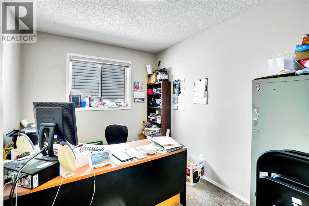 Single Family House for Sale in  Coral Springs Park NE Coral Springs Calgary 