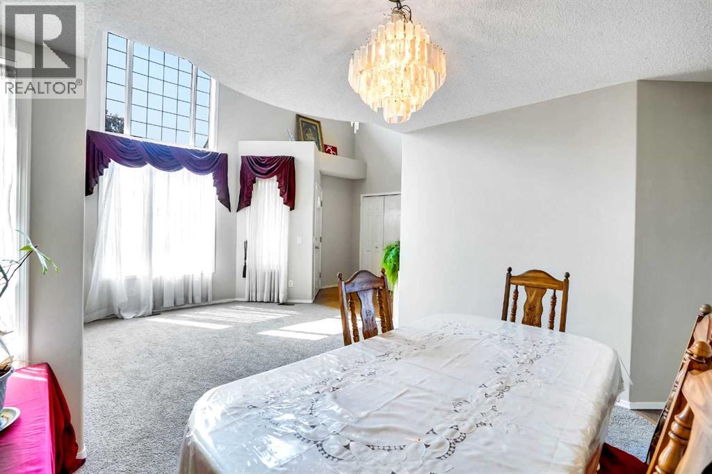 Single Family House for Sale in  Coral Springs Park NE Coral Springs Calgary 